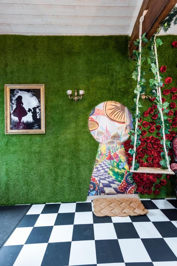 Insolite Alice In Wonderland Gujan-Mestras Exterior photo