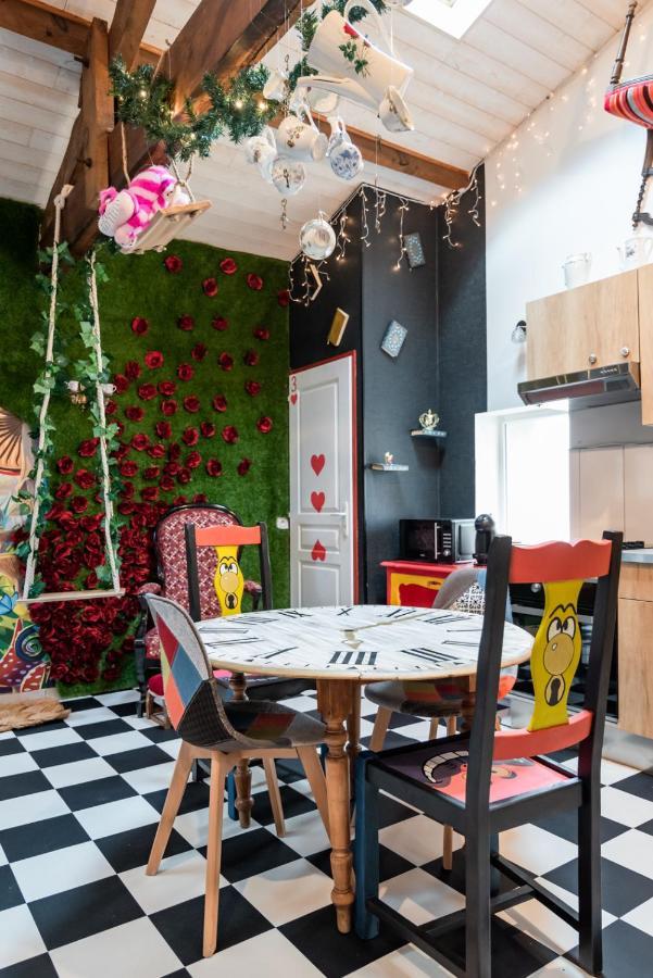 Insolite Alice In Wonderland Gujan-Mestras Exterior photo