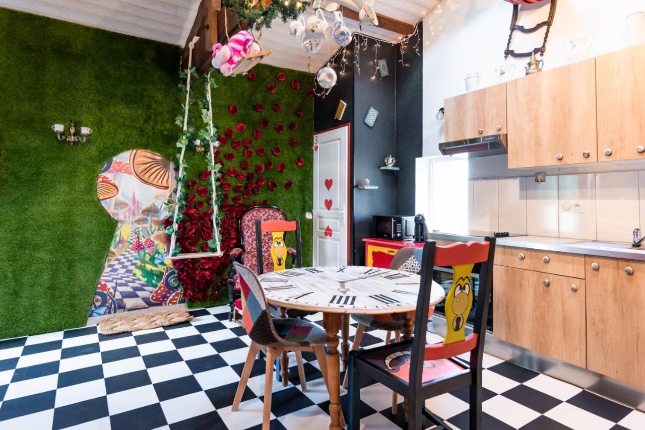 Insolite Alice In Wonderland Gujan-Mestras Exterior photo