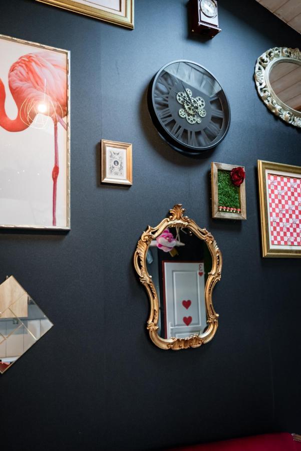 Insolite Alice In Wonderland Gujan-Mestras Exterior photo