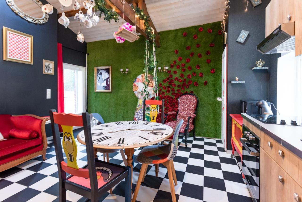 Insolite Alice In Wonderland Gujan-Mestras Exterior photo