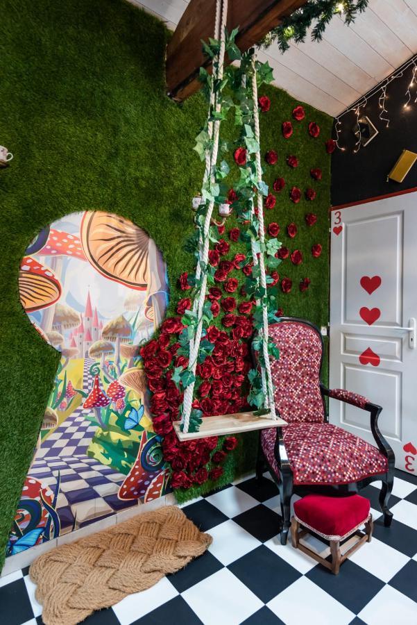 Insolite Alice In Wonderland Gujan-Mestras Exterior photo